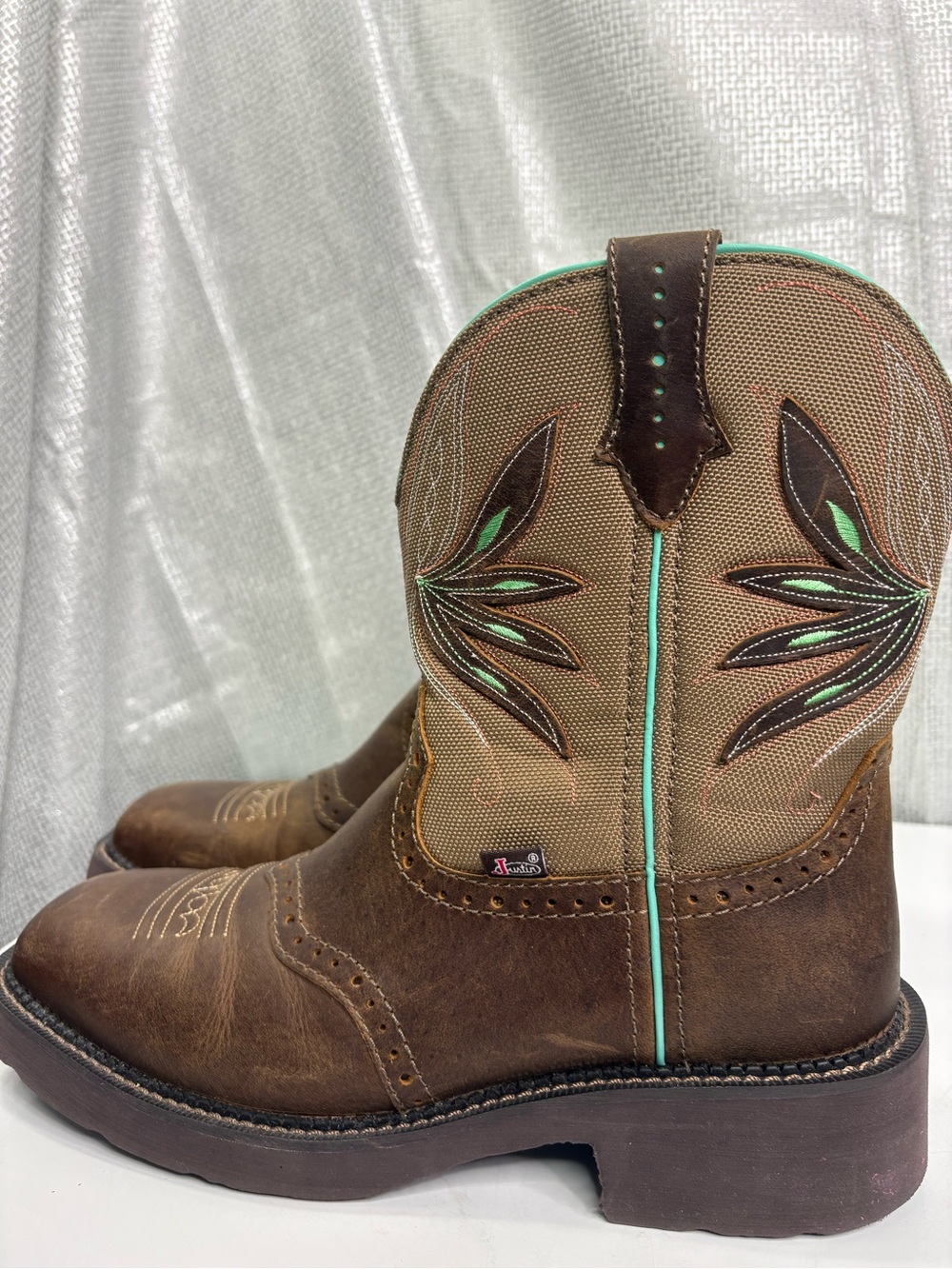 Justin Women’s Boots Brown Leather Western Boots with Teal Trim size 10